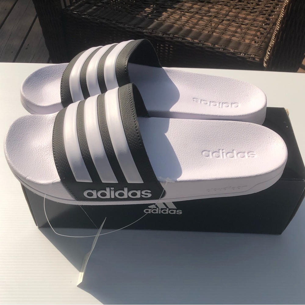 ADIDAS ADILETTE SLIDES NWT WOMEN SIZE 10 MEN SIZE 9